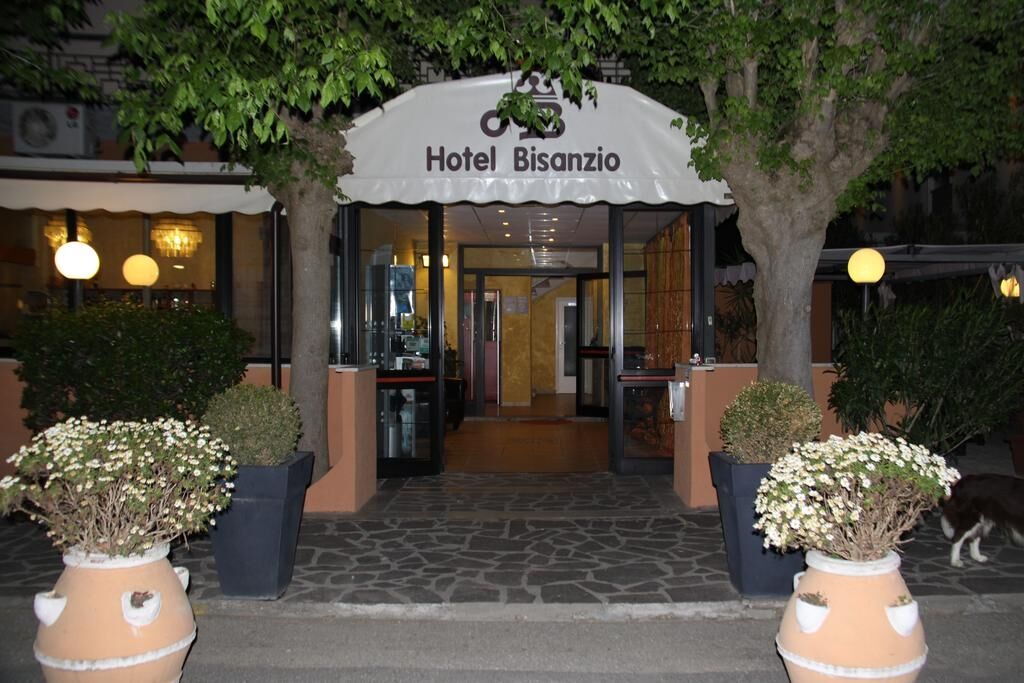 Hotel Bisanzio Cervia Exterior photo